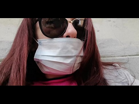 ❤️ Ніколетта мститься своєму сусіду і пісяє в його гаражі (Спеціальний італійський карантин Covid19) ❤️ Чортове відео у нас ❤