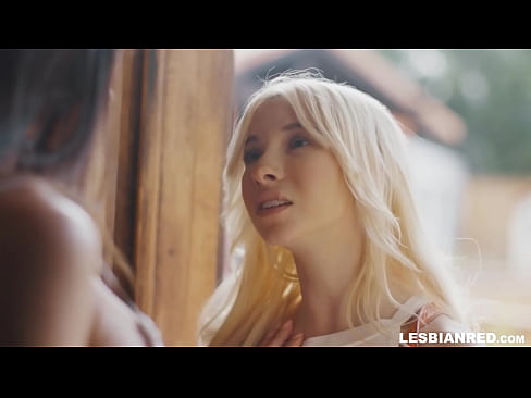 ❤️ Дівчина приходить додому через кілька місяців і в кінцевому підсумку їсть кицьку своєї мачухи ❤️ Чортове відео у нас ❤